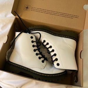🦋 White Doc Marten Boots 🦋